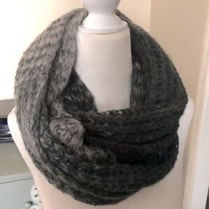 NWOT Women’s Ombre Knit Scarf